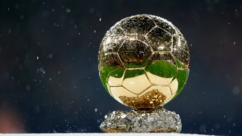 Messi aspira a su octavo Balón de Oro y Bonmati gana el Premio Femenino