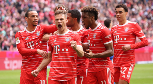 Bayern on title course after Schalke rout