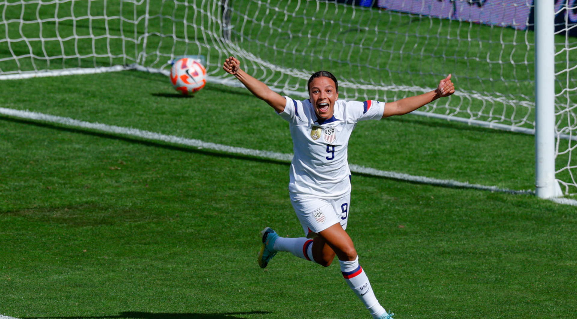 Mallory Swanson scores twice as USWNT blanks New Zealand SuperSport