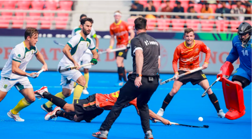 Vijf hattricks op de laatste dag van het poolspel toen Aus, België doorging naar de kwartfinales