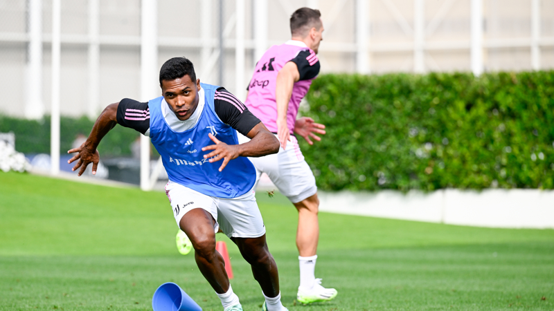 Alex Sandro out with hamstring injury, say Juventus
