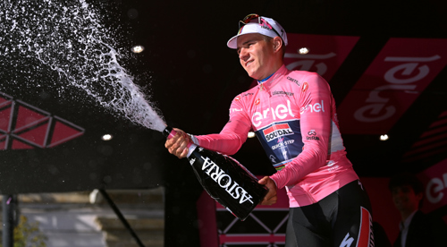 Evenepoel wins Giro first stage SuperSport
