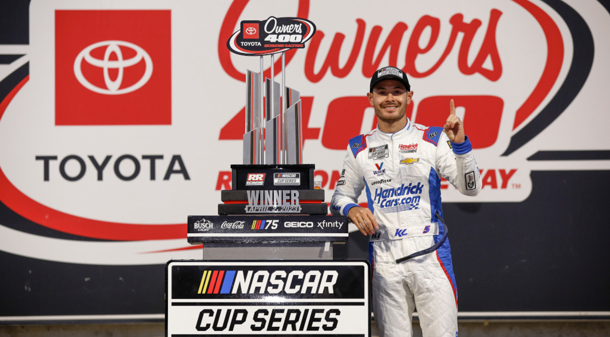 Late surge gives Kyle Larson win at Richmond, first of 2023 SuperSport